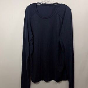 Lululemon Men’s Blue Long Sleeve Shirt size XL.